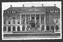Aarau Postgebäude und Schützendenkmal