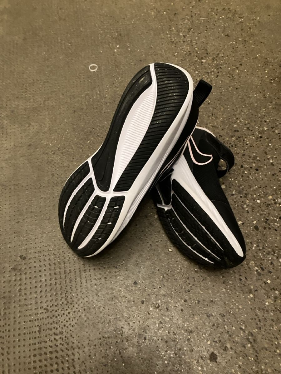 Nike Schuhe für Jungen: Hallenturnschuhe Nike – Gebraucht aus Solothurn von PaulHase 2