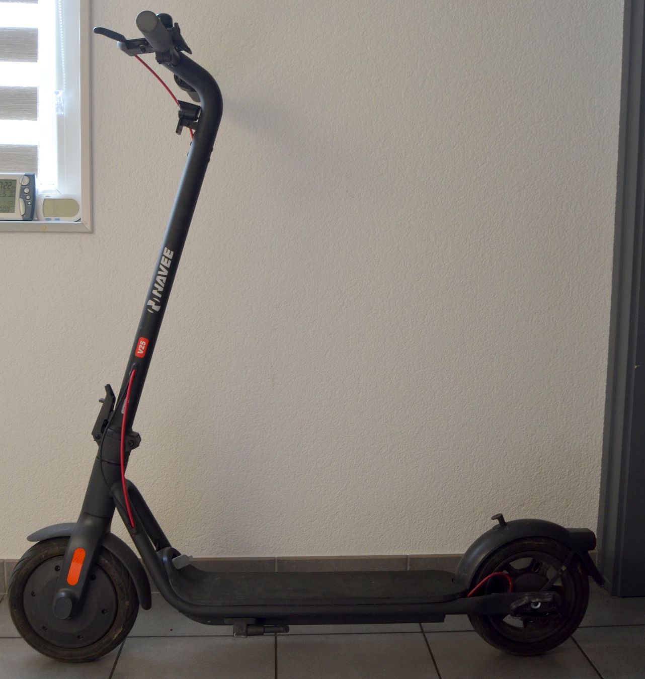 Scooter: Elektroroller NAVEE V25 trottinette scooter électrique – Usato da Collonges venduto da arashee 5