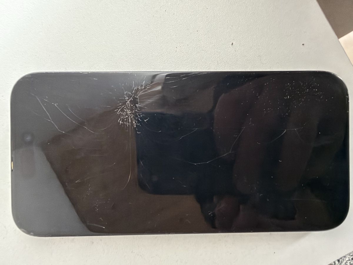 Apple Handys / Smartphones: iPhone 15 pro  – Defekt aus Affeltrangen von Simon12