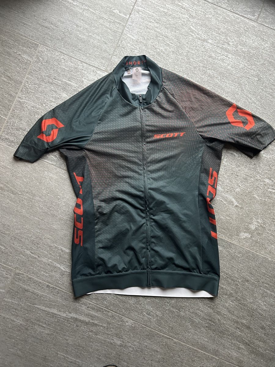 Scott Leibchen & Hosen: SCOTT Radtrikot und Jacke – Neu (gemäss Beschreibung) aus Oberurnen von Berghexe 3