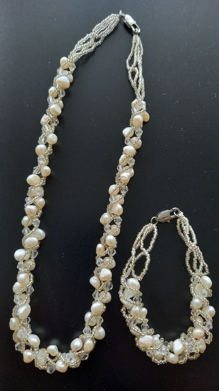 Catenine: Süsswasserperlen Halskette und Armband – Usato da Murten venduto da Cheri23