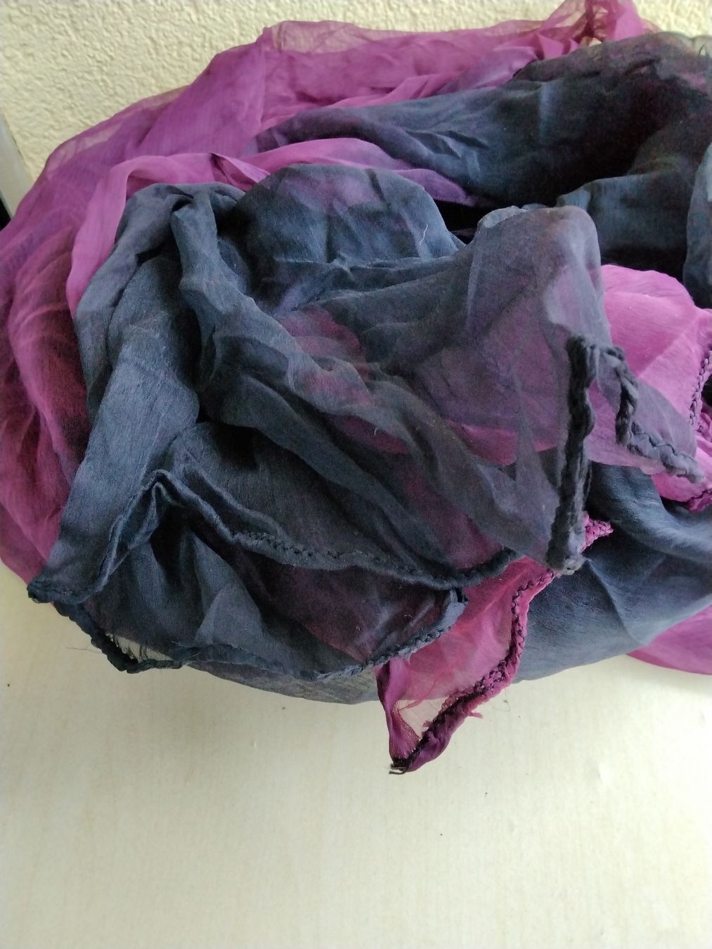 Foulard & Sciarpe: SCHAL / PAREO VIOLETT  SCHWARZ – Usato da Biel/Bienne venduto da dasi3 2