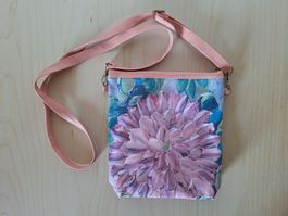 Handtasche Umhängetasche mit Blumenmuster, neuwertig!