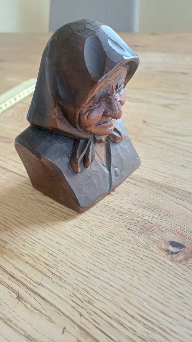 Statuette: Handgeschnitzte Frauenfigur – Usato da Flawil venduto da Naphtali 7