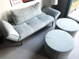 Sofa mit passenden Hockern zu verkaufen