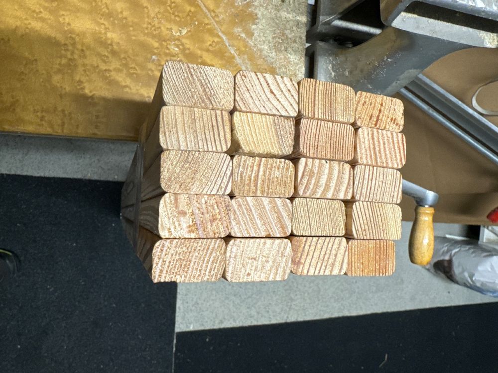 Articoli in legno: Holzleisten Tanne 20 Stk. leicht gerundet 900×27×16 mm – Usato da Fehraltorf venduto da habibi2008 1