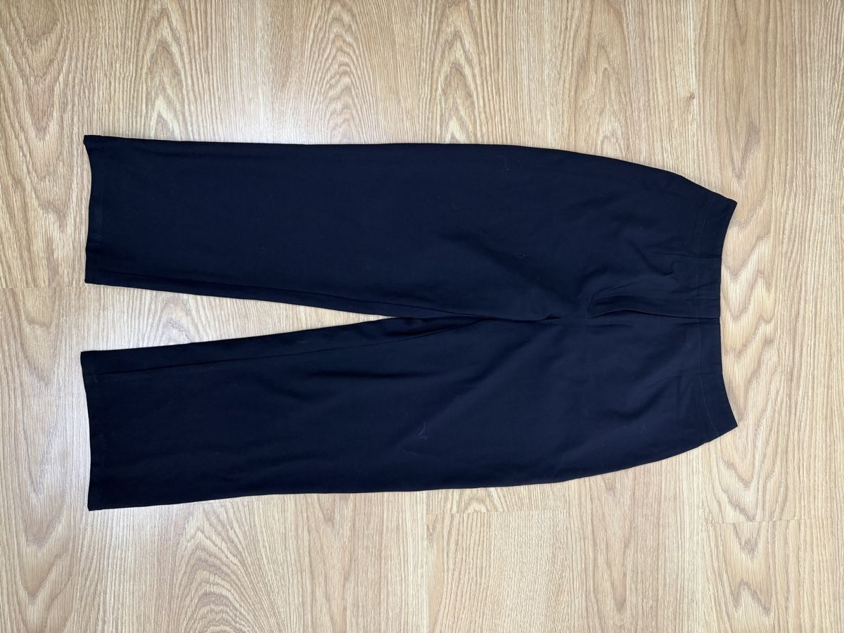 Escada Hosen: Escada Navy Wool Blend Cropped Pants, Size 34 vintage – Gebraucht aus Knonau von Grapesvintage 7