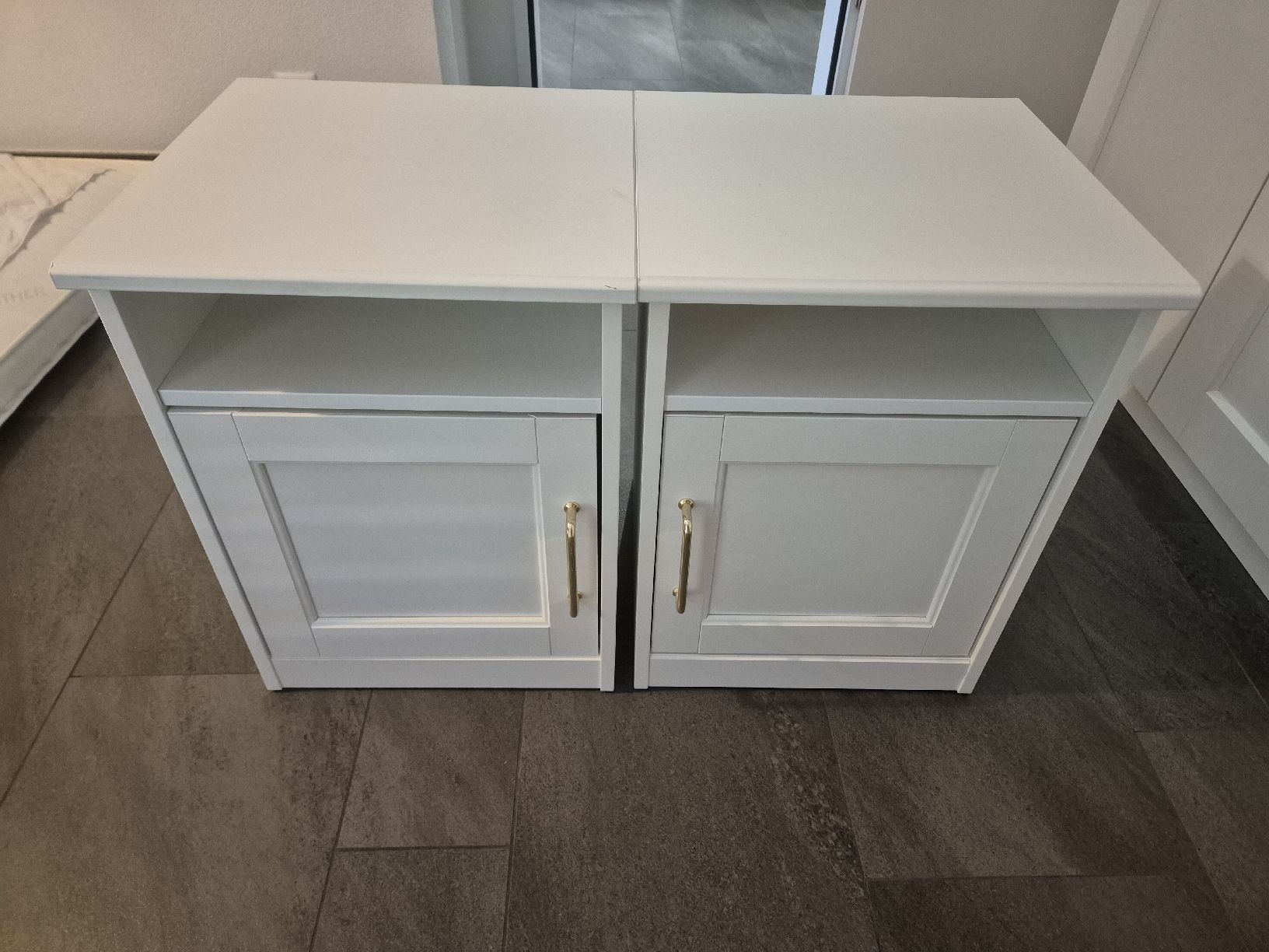 Ikea Nachttische: 2 IKEA SONGESAND ABLAGETISCHE – Gebraucht aus Niederhelfenschwil von usa001