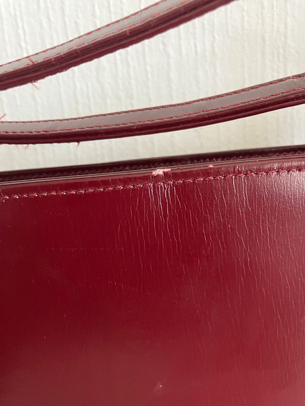 Borse da donna: Sac à main bordeaux vintage chic – Usato da Peseux venduto da Cresus27 7