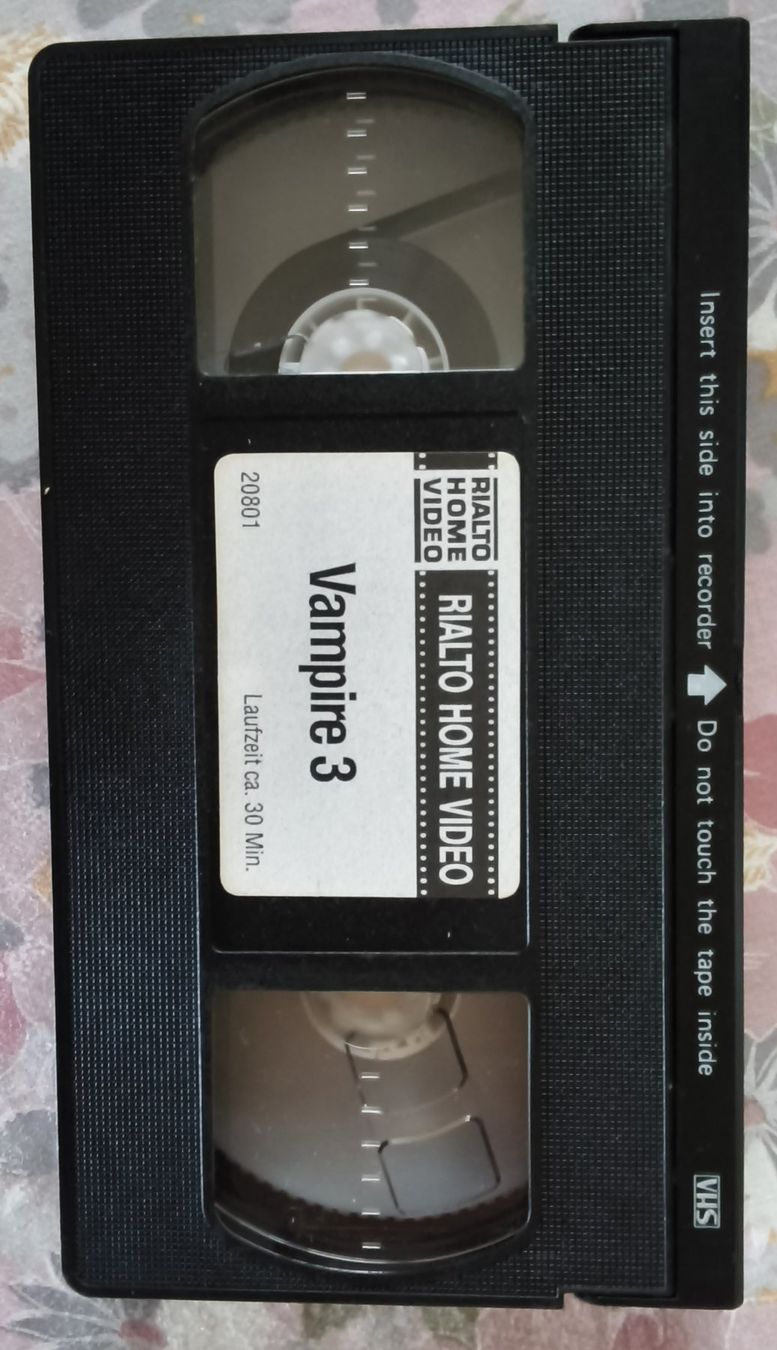 Tutti i VHS: 3er Set VHS flug im Vampire über die Schweiz – Usato da Hallau venduto da histoiremerveilleuse 2
