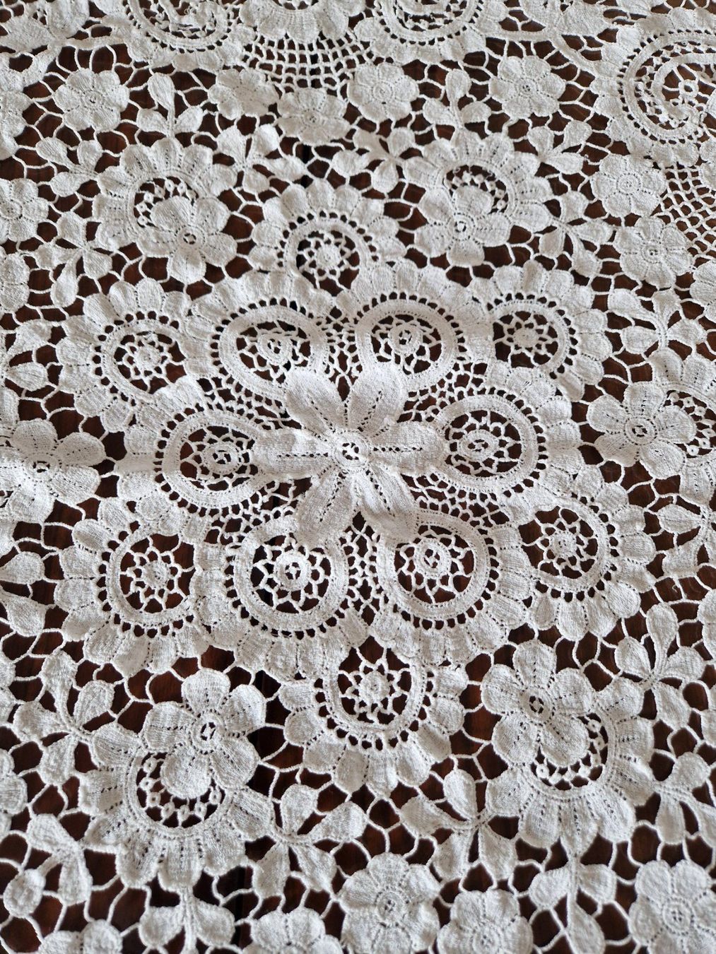Altra biancheria da tavola: Plauenerspitze  Tischdecke Dm140cm – Usato da Bern venduto da Antikbatik 2