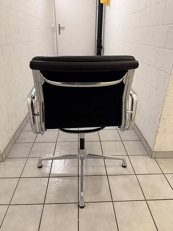 Vitra Chaises: Vitra Eames Soft Pad Chair EA 208 – D'occasion à Frauenfeld par Elooooo 1