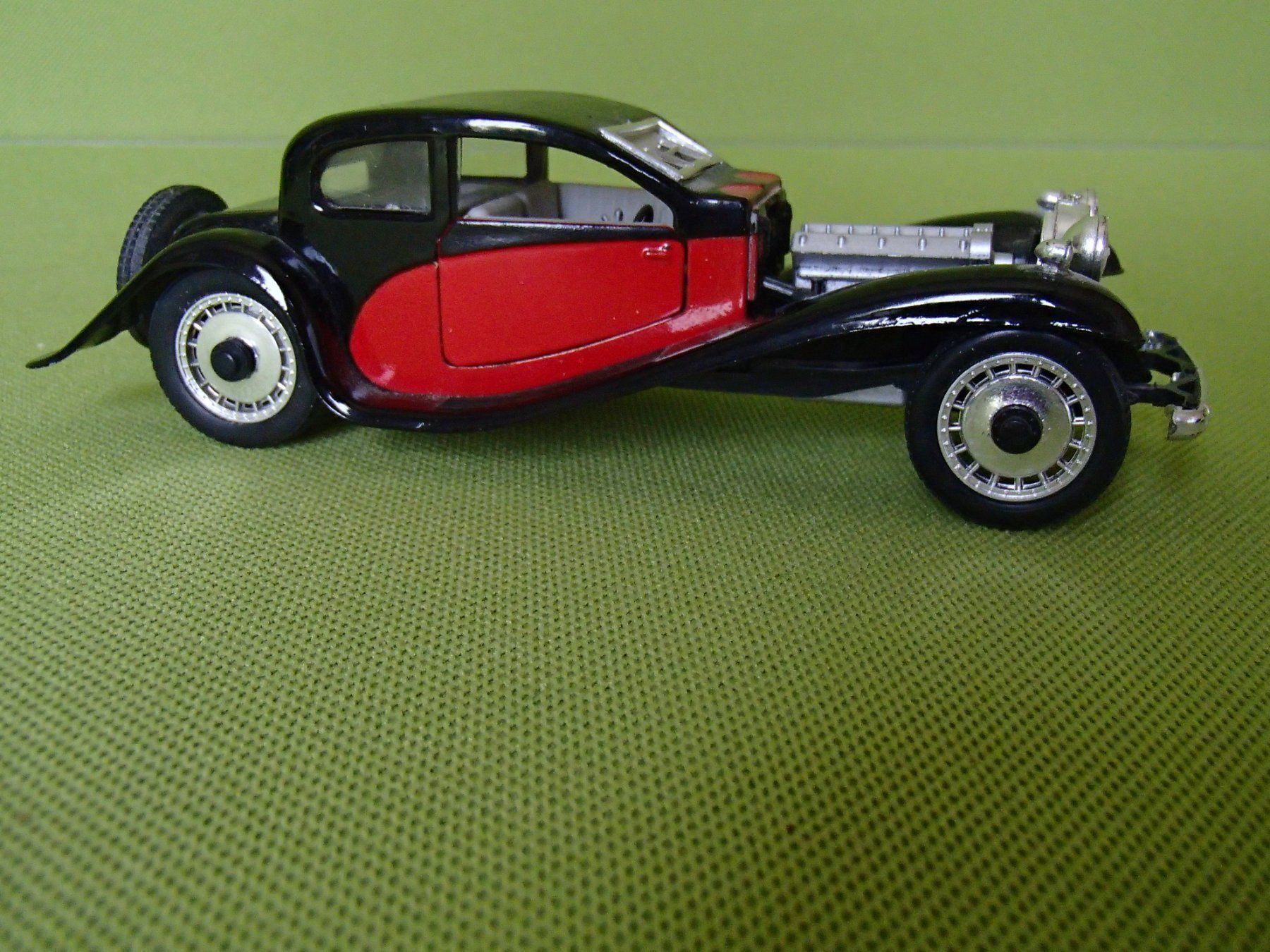 Modellini d'auto: Bugatti T60 Modelauto RIO schwarz rot – Usato da Schöfflisdorf venduto da pullux