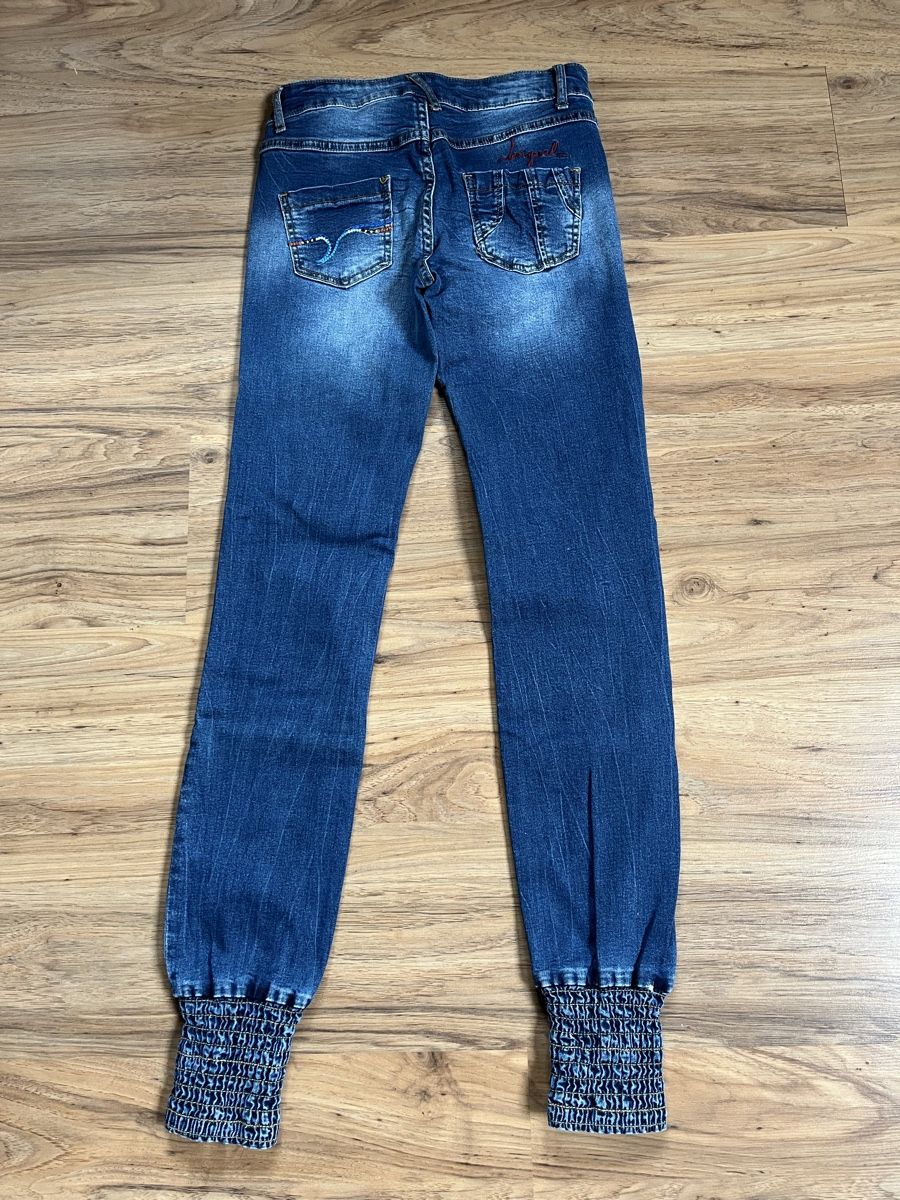 Desigual Jeans: Jeans DESIGUAL mit Einnähern und Stickerei – Nuovo (secondo la descrizione) da Oberbüren venduto da len_5q92 5