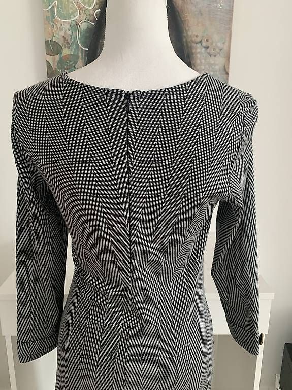 Kleider: Kleid ESPRIT schwarz/grau – Gebraucht aus Einsiedeln von ver_sb5p 2