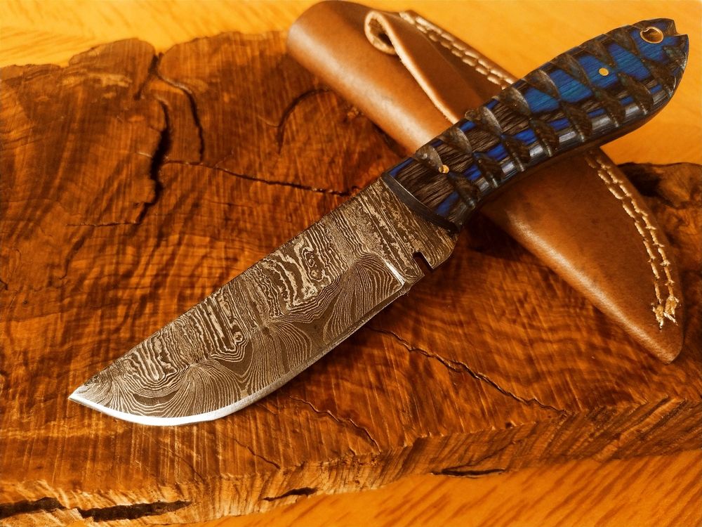 Perkin Knives Damastmesser - Jagdmesser, Handgeschmiedet, Klingenlänge 22,86 Cm, Nussbaumholz-Griff