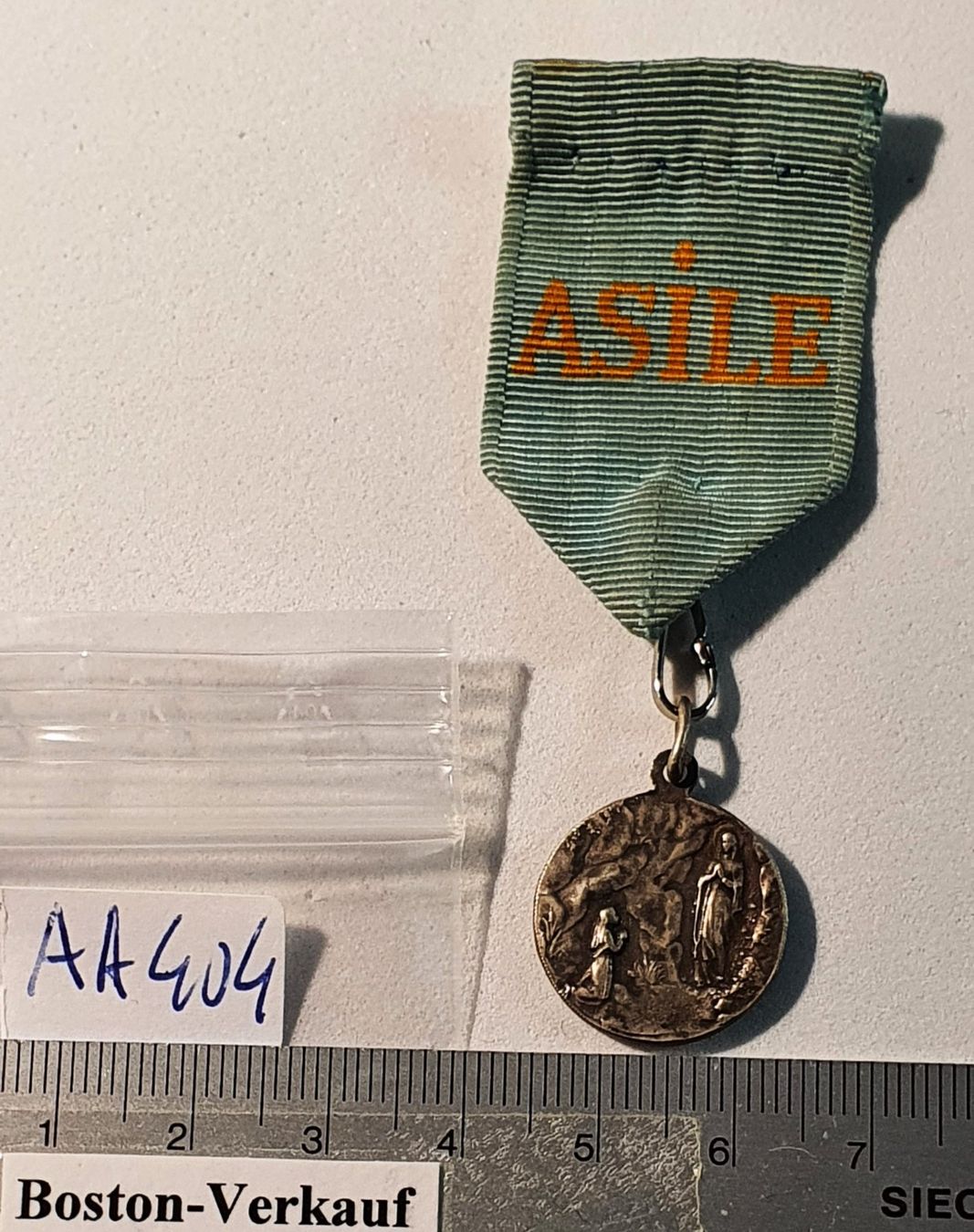 Placchette & Badge: AA404 - Abzeichen Religion ASILE – Usato da Reinach BL venduto da Boston-Verkauf 4