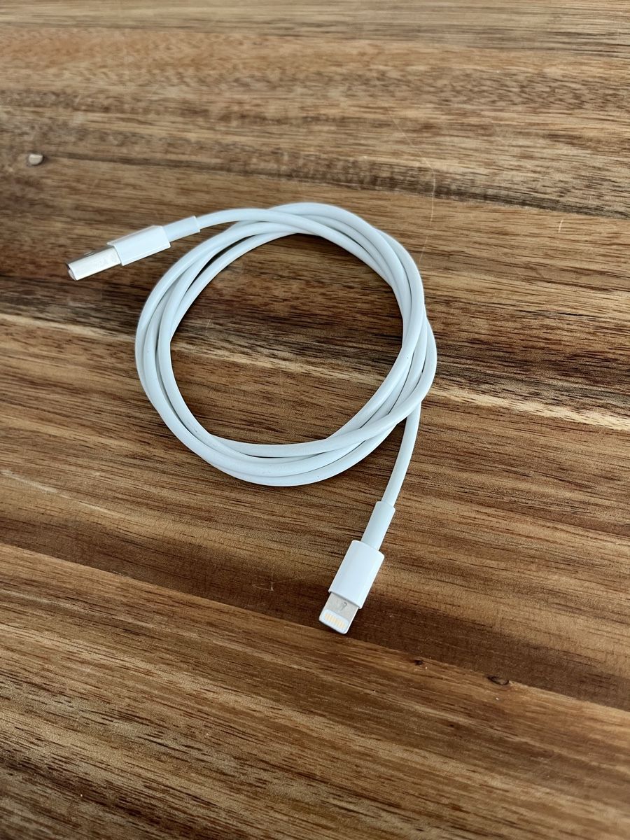 Apple Caricabatterie: Apple 10W USB Power Adapter with Cable - Great Deal! – Usato da Bern venduto da Piratamorgan 4