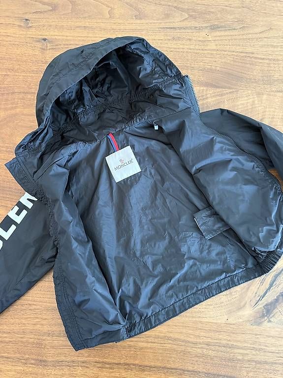 Giacche: Moncler Regenjacke, gr.5Y – Usato da Hofstetten SO venduto da Katharina_Nina_Nina 2