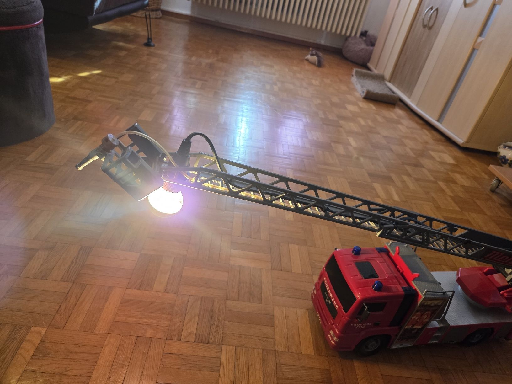 Giocattoli: Camion de Pompier servant de luminaire – Usato da la Chaux-de-Fonds venduto da Firenze6 8