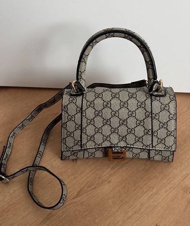 Damen Handtasche mit spezieller Ausführung.