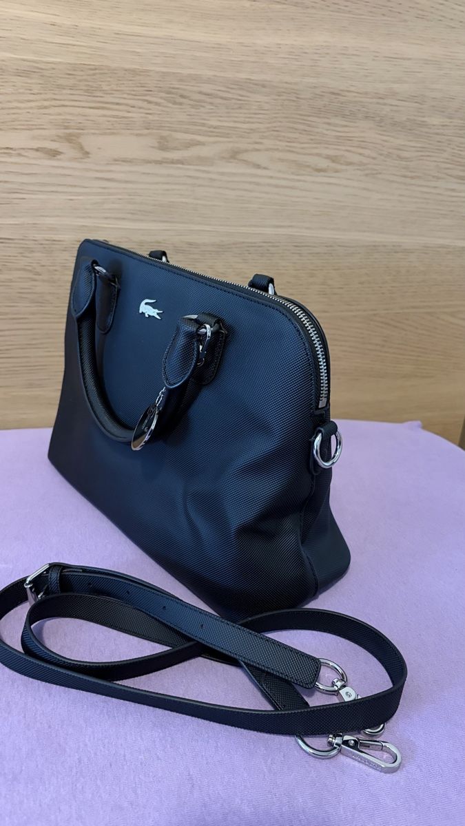 Lacoste Taschen für Damen: Schwarze Lacoste Tasche  – Gebraucht aus Zürich von tan_kzb8 3