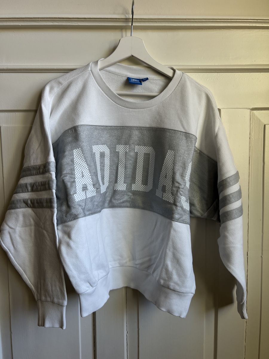 Adidas Maglioni & Felpe: Adidas Sweater in White with Silver Details – Usato da Zürich venduto da Mirouch 1