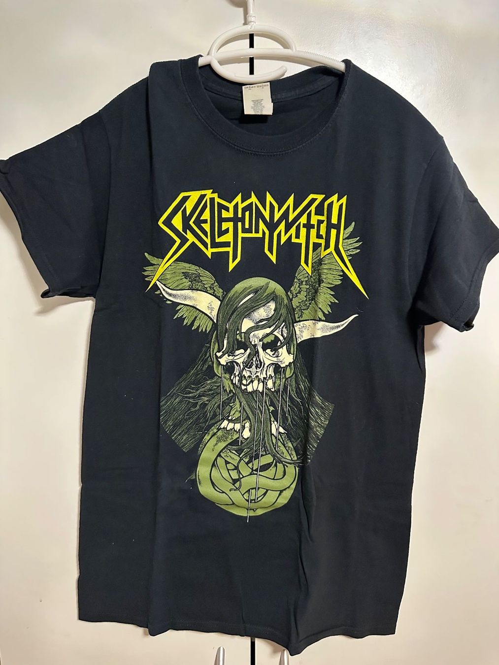 T-shirt: Skeletonwitch Bandshirt (S) – Usato da Schaan venduto da Hermine2018
