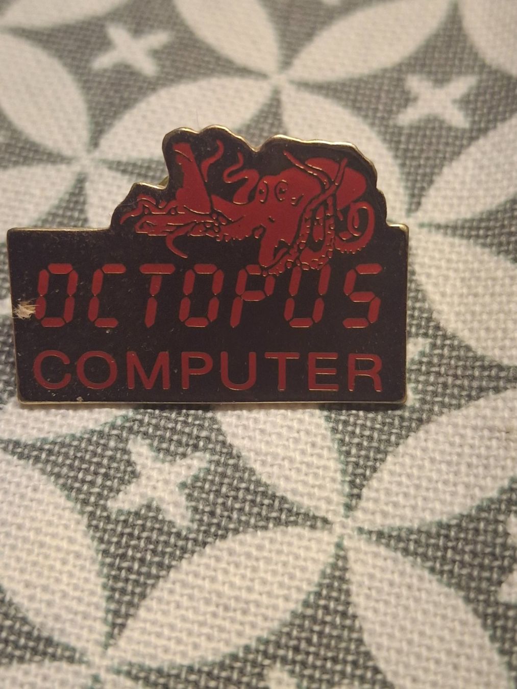 Plaketten & Abzeichen: Pin's Octopus Computer – Gebraucht aus Villiers von  2