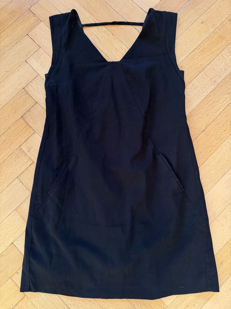 Vestiti: Robe noire Jacob - Taille S - Élégante et confortable – Usato da Lausanne venduto da Stephaniesdressing 1