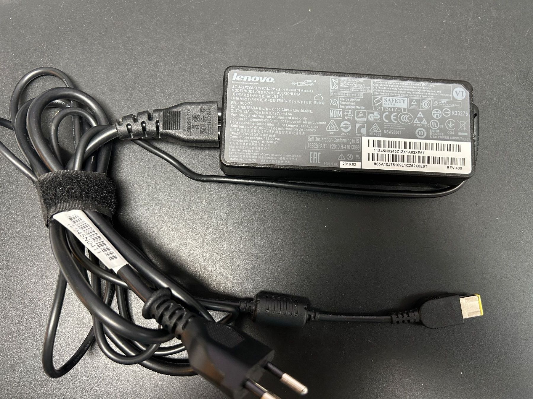 Lenovo Ladegerät: Lenovo Notebook Netzteil mit Square Thinkpad Stecker - 90W – Gebraucht aus Lüsslingen von Piper