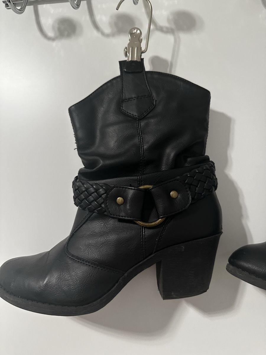 Chaussures femmes: Schwarze Damen Winterstiefeletten Gr. 40 bpc – D'occasion à Eglisau par Brewster1 1