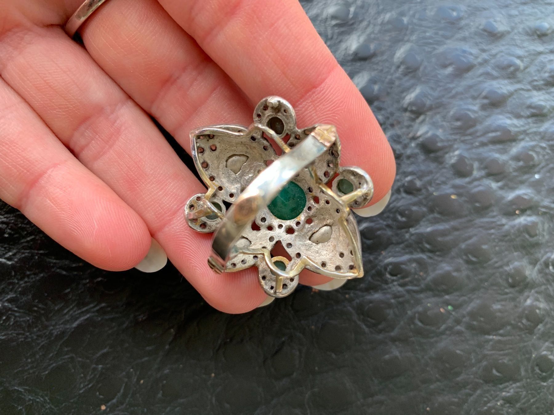 Ringe: Grosser Ring Silber mit Smaragd und Diamanten – Gebraucht aus Birsfelden von Exclusivity 4