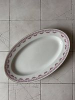 Große Porzellan-Servierplatte mit Ornamenten