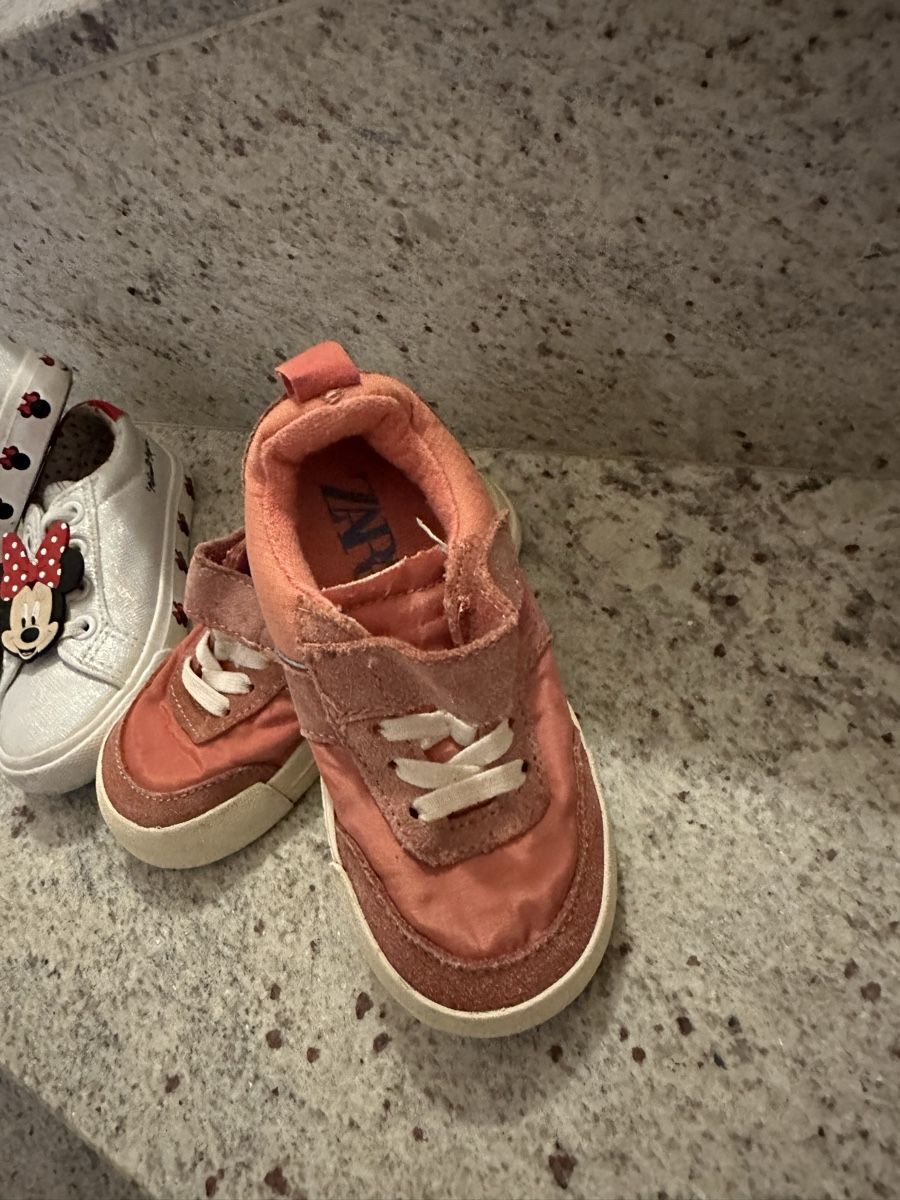Scarpe per ragazze: Sneakers //24// – Usato da Böckten venduto da ZokaAugust 2
