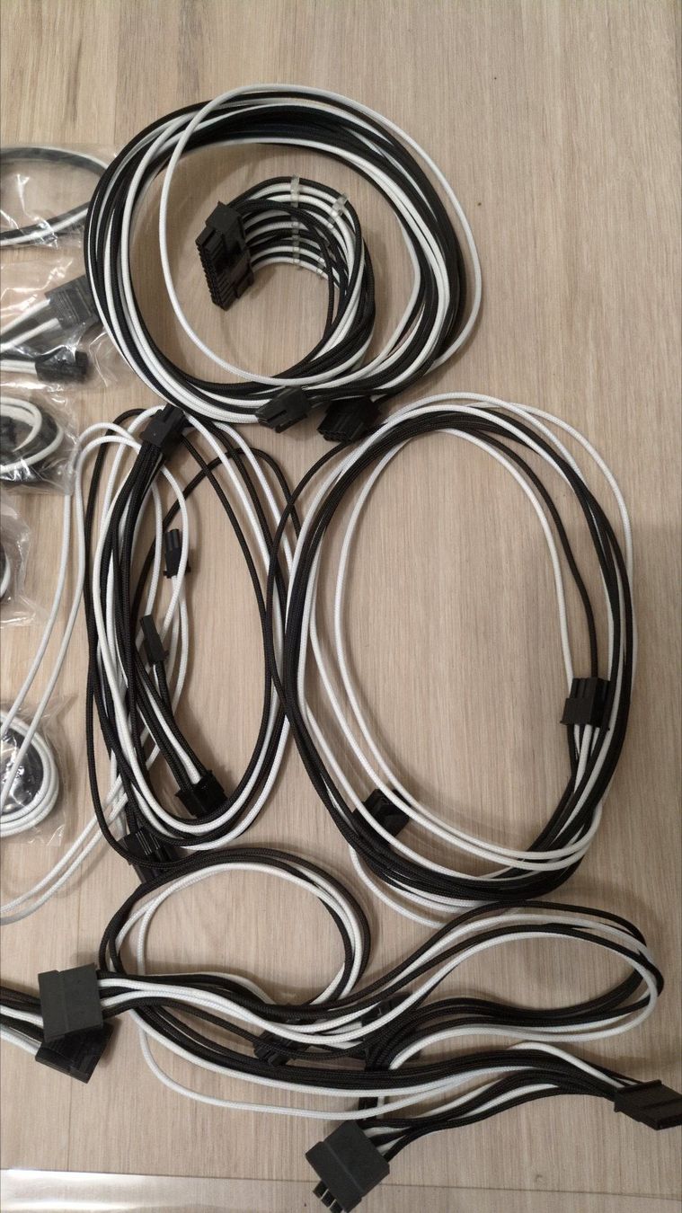 Cablemod Cavi: CableMod schwarz/weiße PC-Modding-Kabel – Usato da Biasca venduto da TheSeo 3