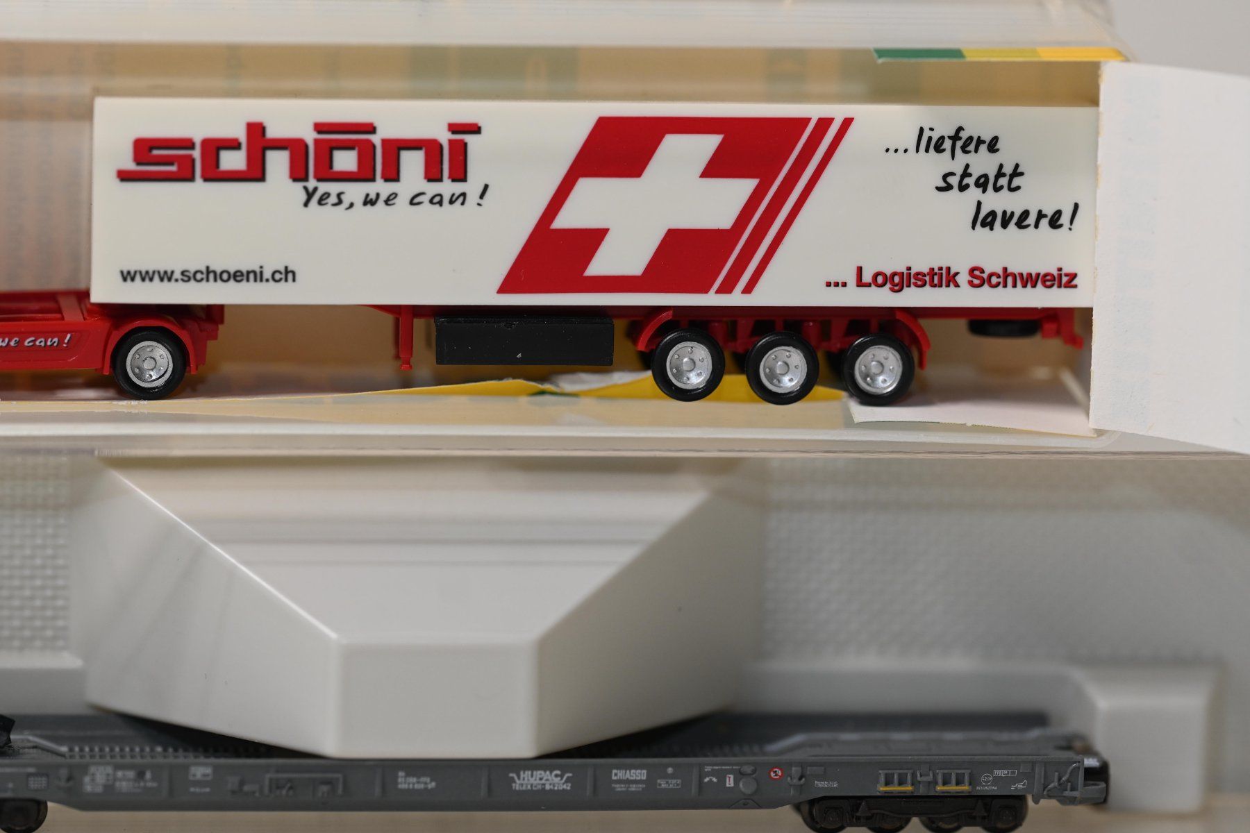 Fleischmann Modellini di ferrovie: Hupac Wagen Schöni Fleischmann Spur N mit OVP – Usato da Laupen ZH venduto da Zmoewe 2