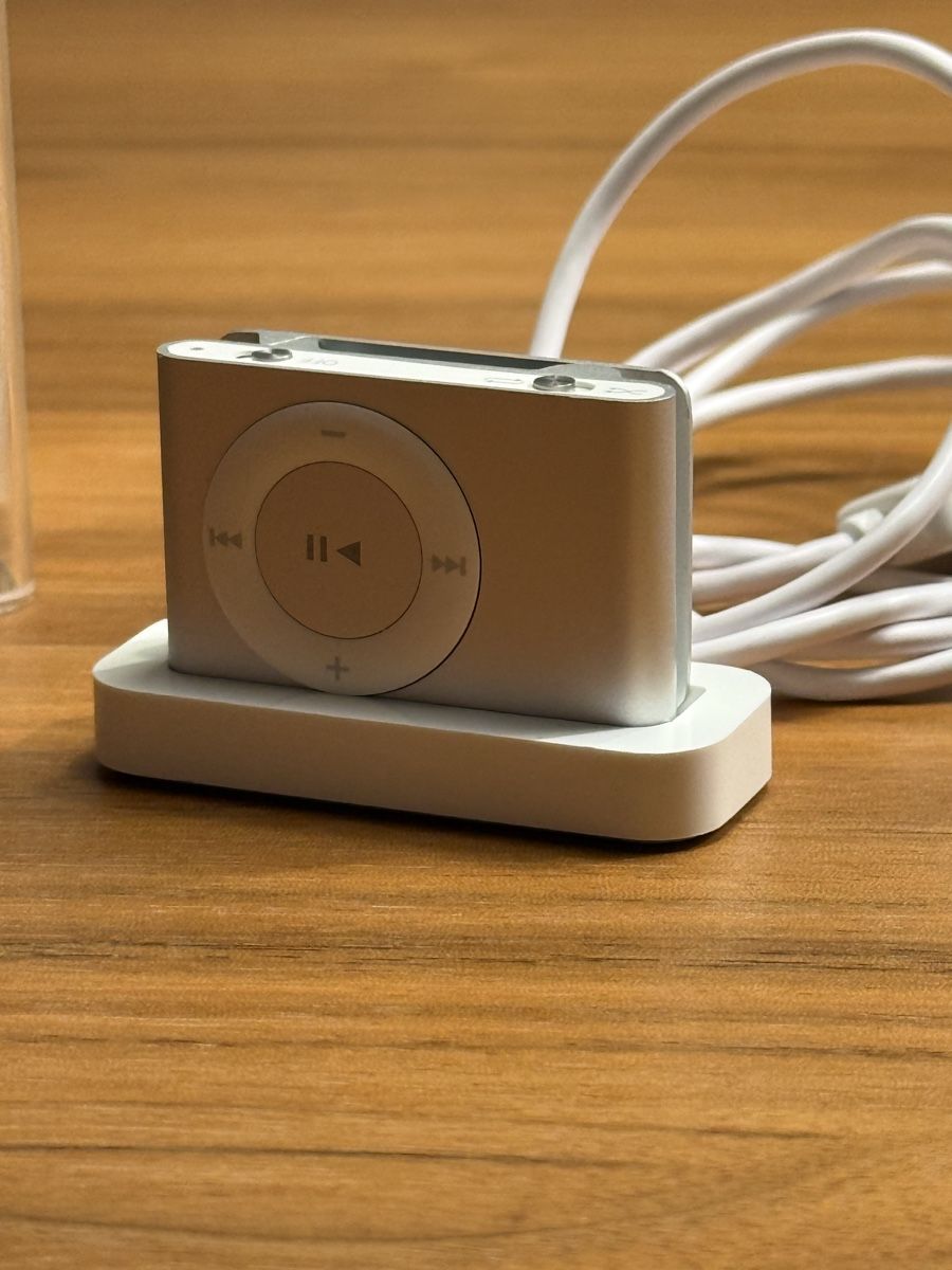 Apple Lettore multimediale portatile: Apple iPod Shuffle silber – Usato da Zürich venduto da sgmiles 5