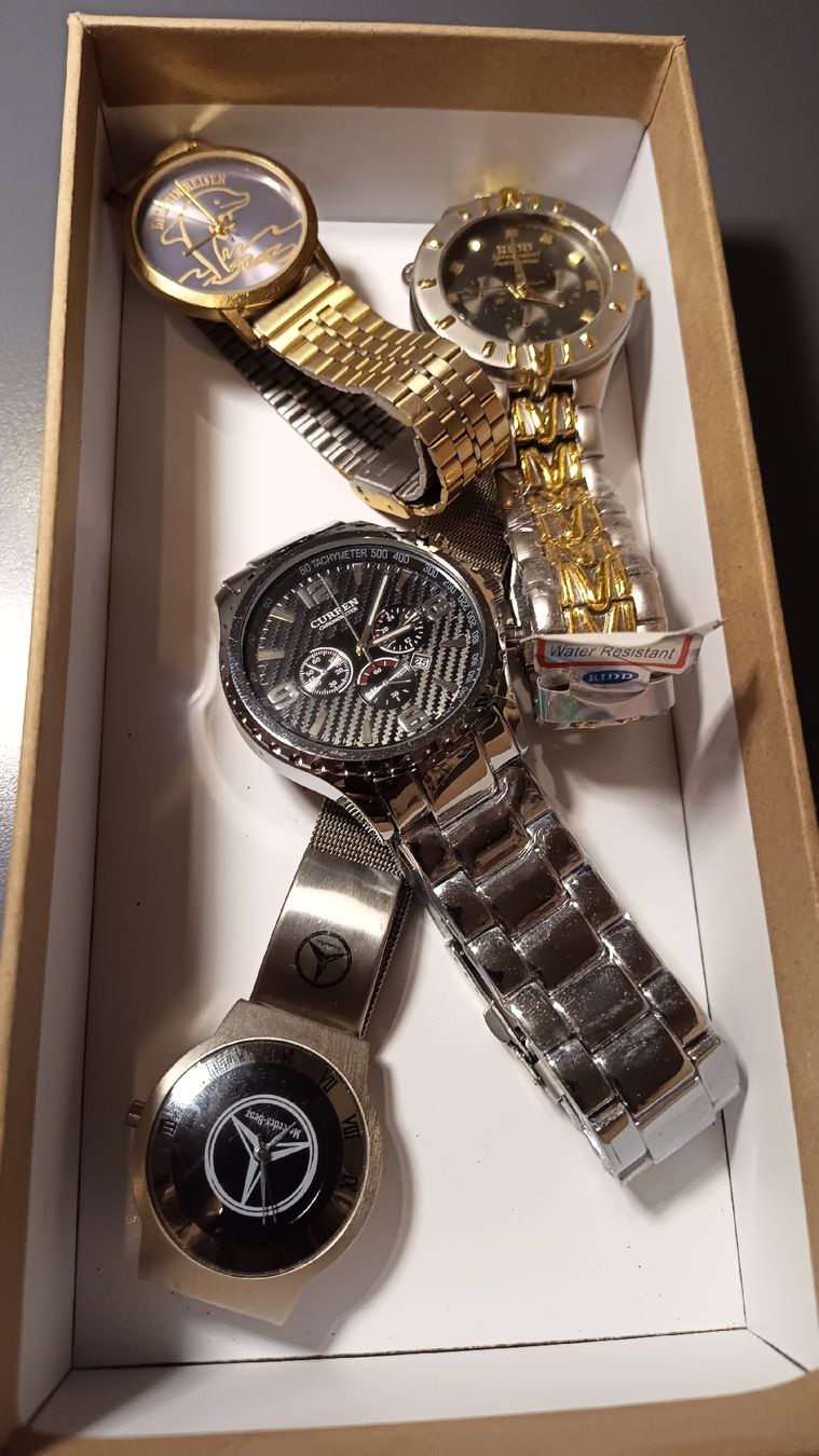 Orologi: Uhren Mit Quarz – Difettoso da Hinwil venduto da kawasakimen