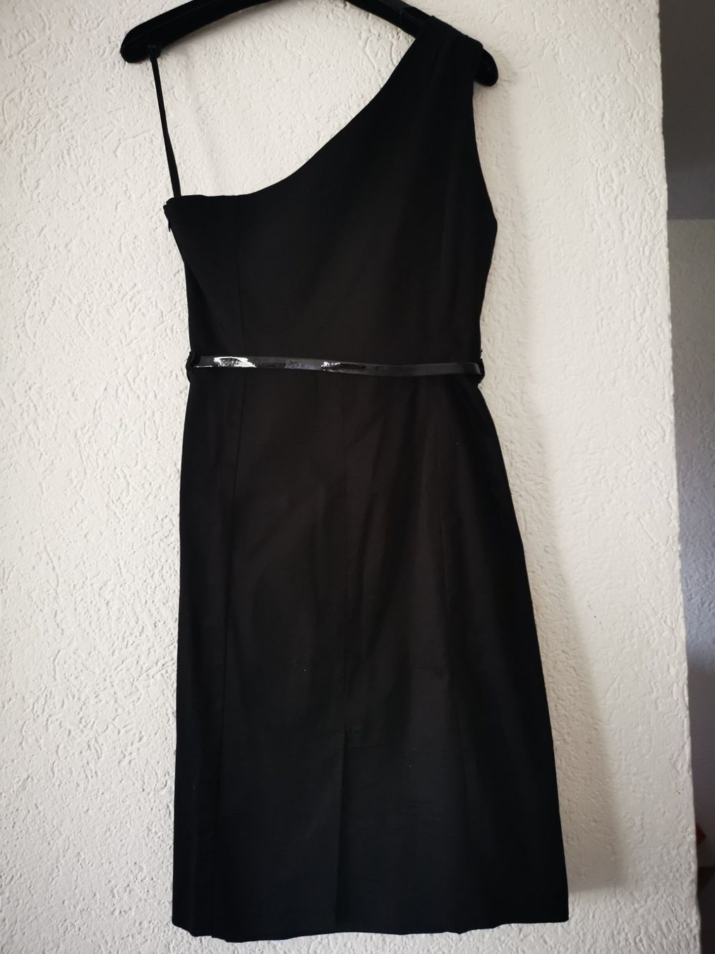 Vestiti: Schwarzes One-Shoulder-Etuikleid – Usato da Teufen AR venduto da RaphaellaB 1