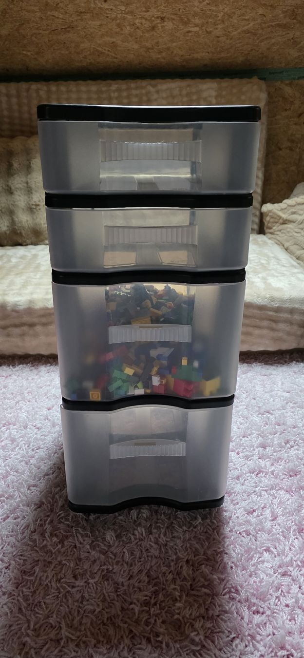 Armadi: Kleine Schubladestock inkl. Legos – Nuovo (secondo la descrizione) da Aeschi SO venduto da trindade 2