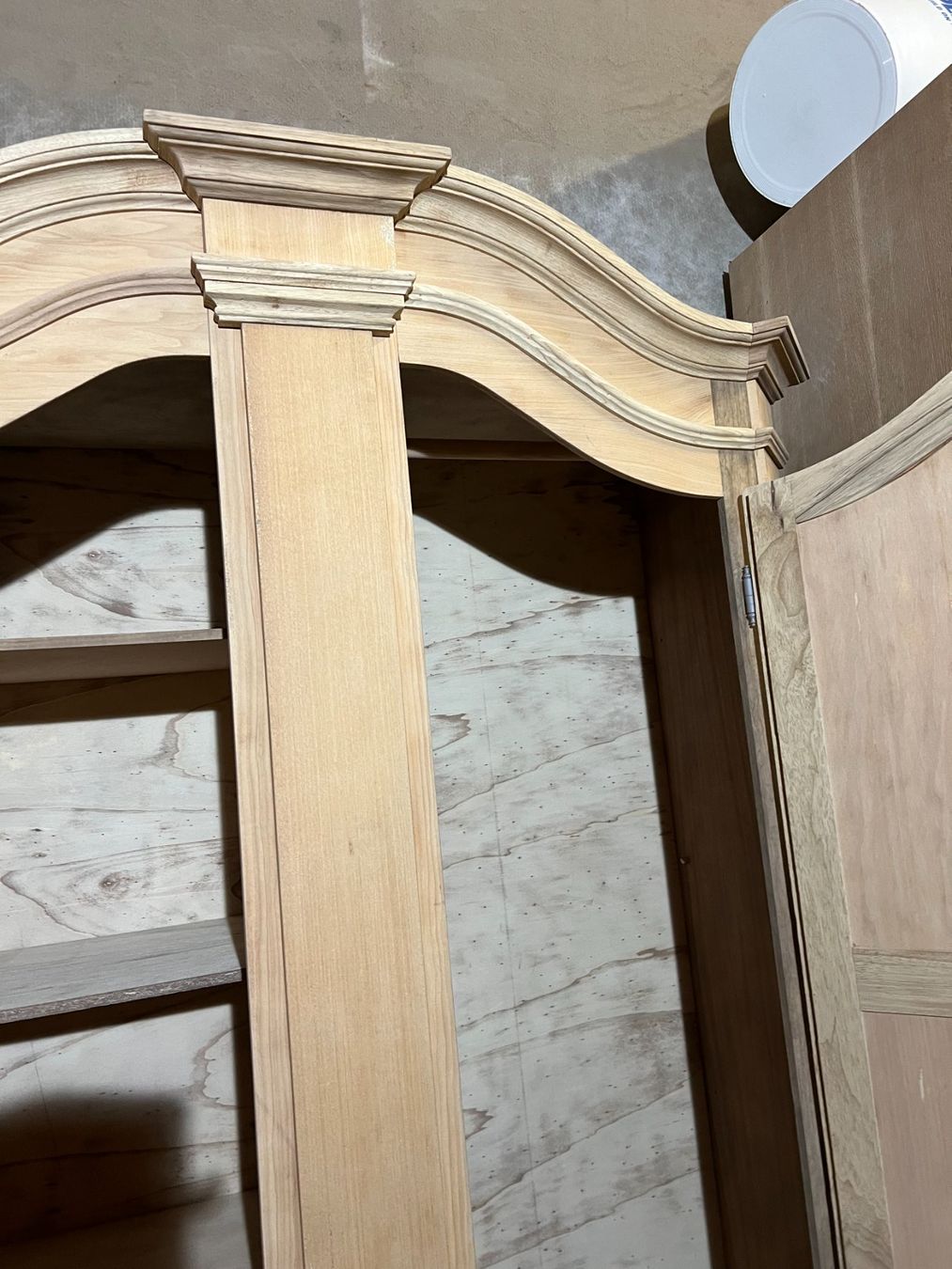 Armadi: ART 1041-G Armoire marquetée sablé – Usato da Pont-La-Ville venduto da BCMGLEAL 2