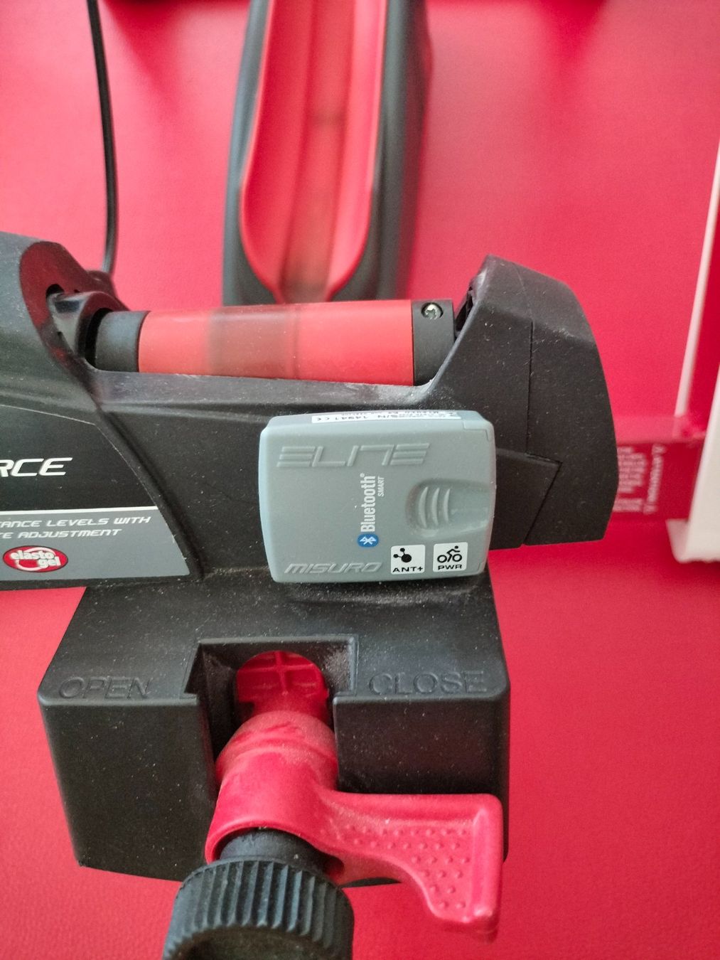 Vélos d'appartement: Rollen-Trainer Elite mit Elite-Matte in rot – D'occasion à Muri AG par goodmood17 4