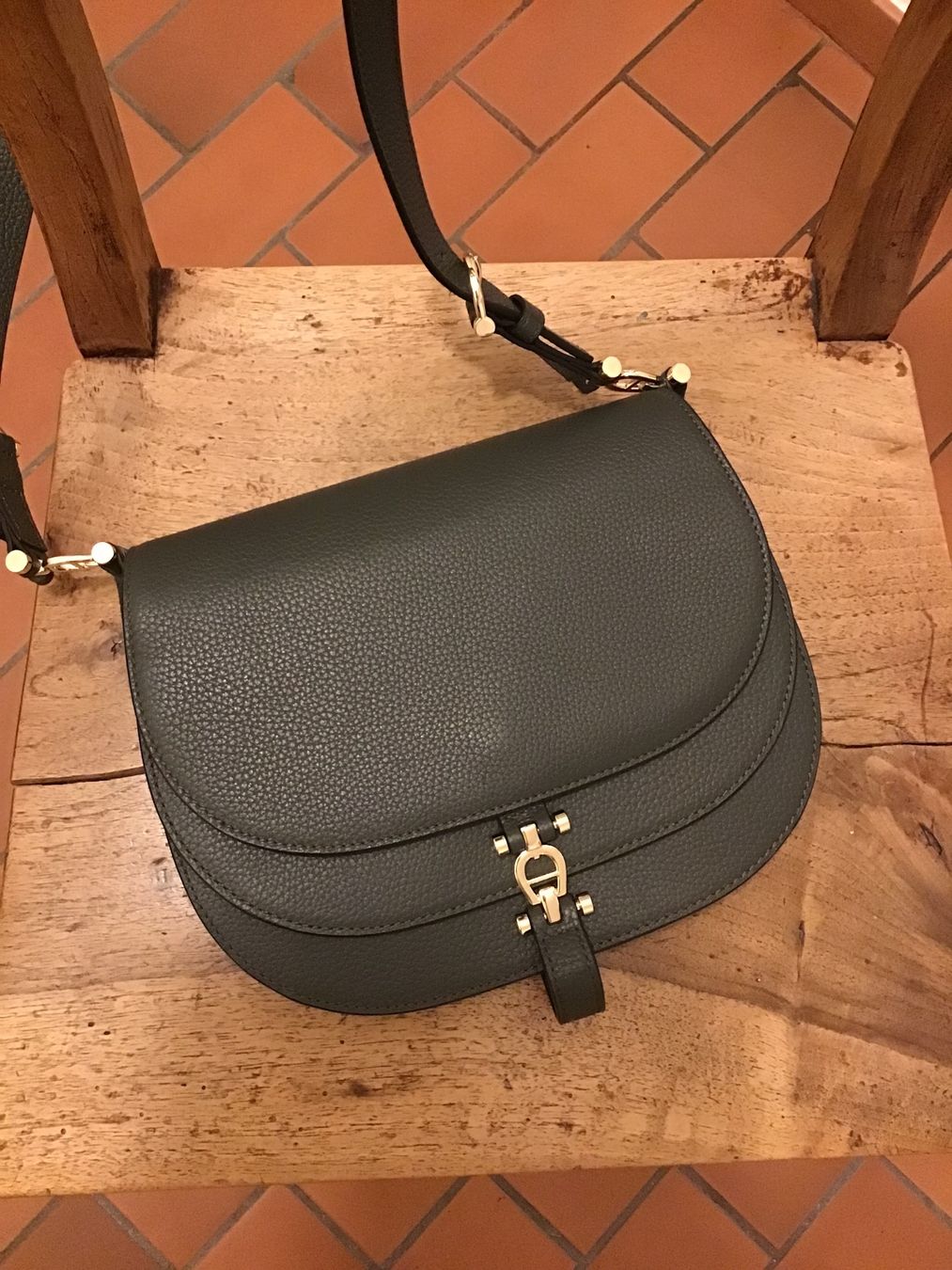 Aigner Borse da donna: AIGNER Umhängetasche neuwertig – Usato da Zürich venduto da nafnaf05 4