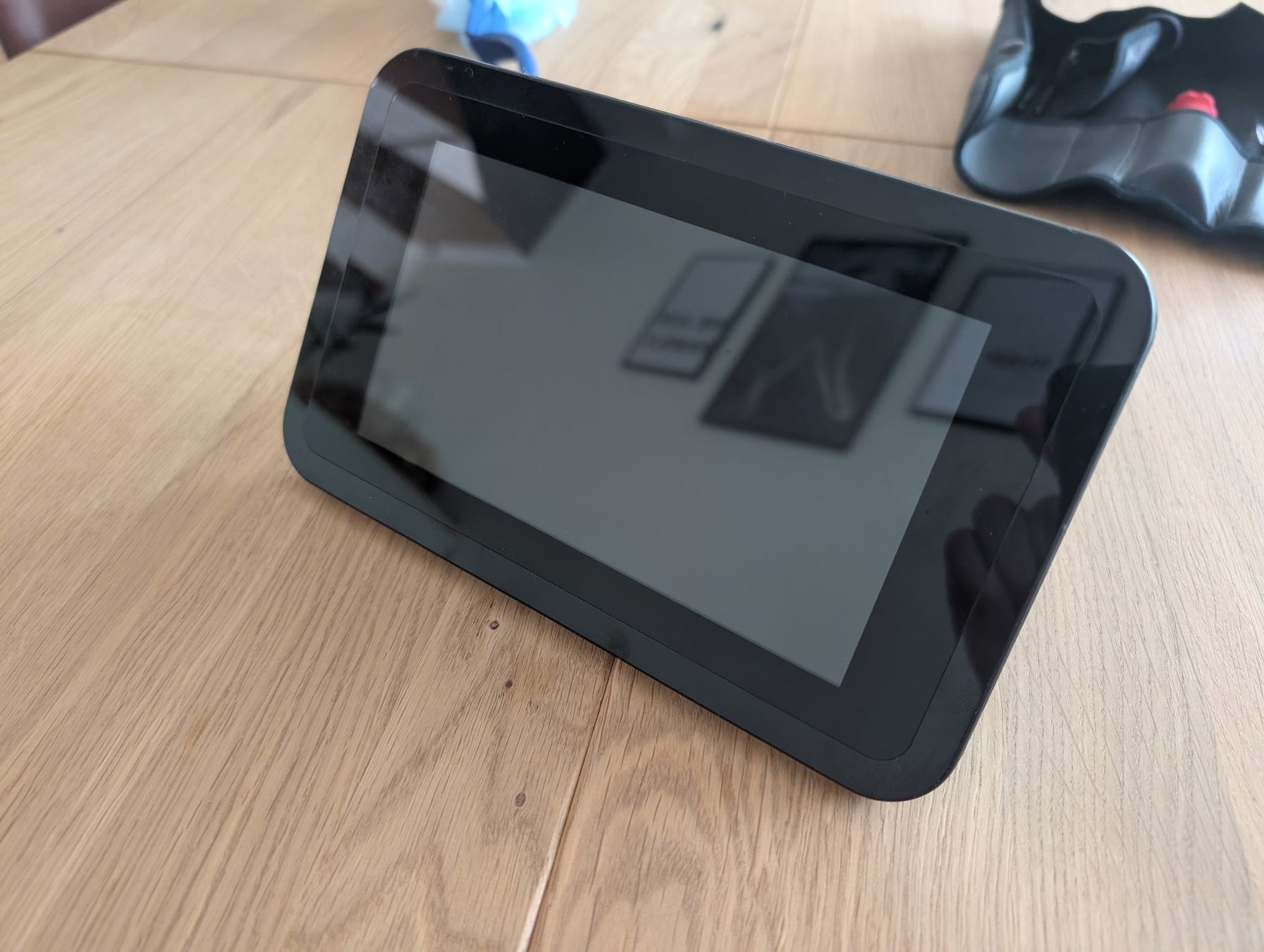 Raspberry Pi PC: Raspberry Pi 3 Model B, 7" Touch Screen, Pi Multicomp 7" – Usato da Langenthal venduto da NeXT405