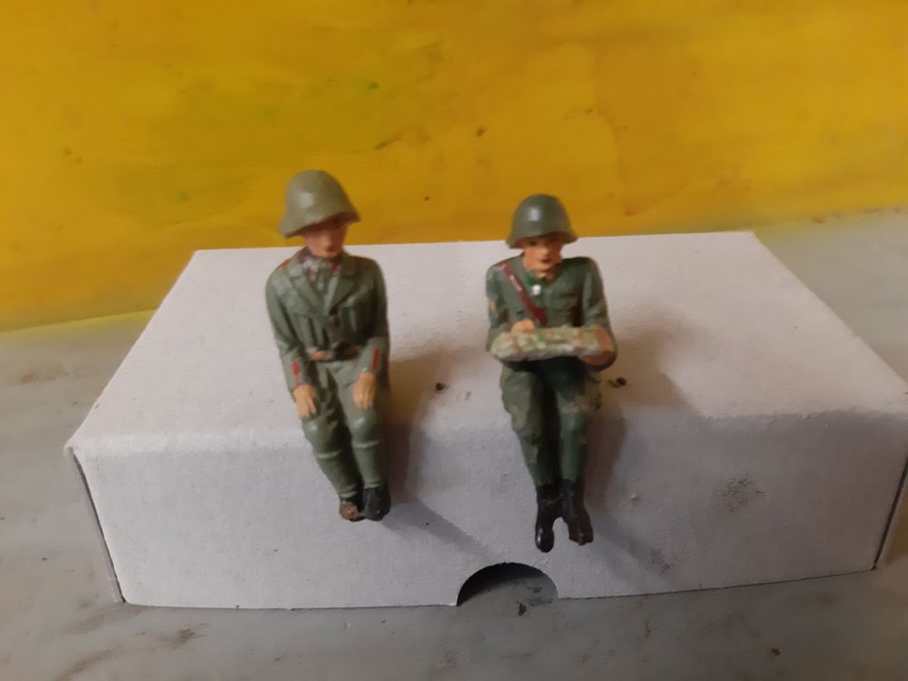 Elastolin Jouets: Soldats assis  Elastolin – D'occasion à Monthey par Jmbois