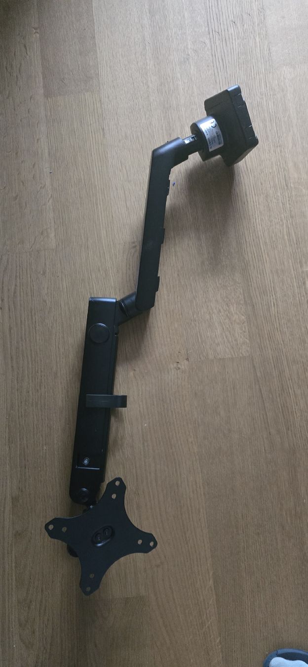 Staffa per monitor: Monitor halterung schwenkbar schwarz – Usato da Egerkingen venduto da bea_rxm7