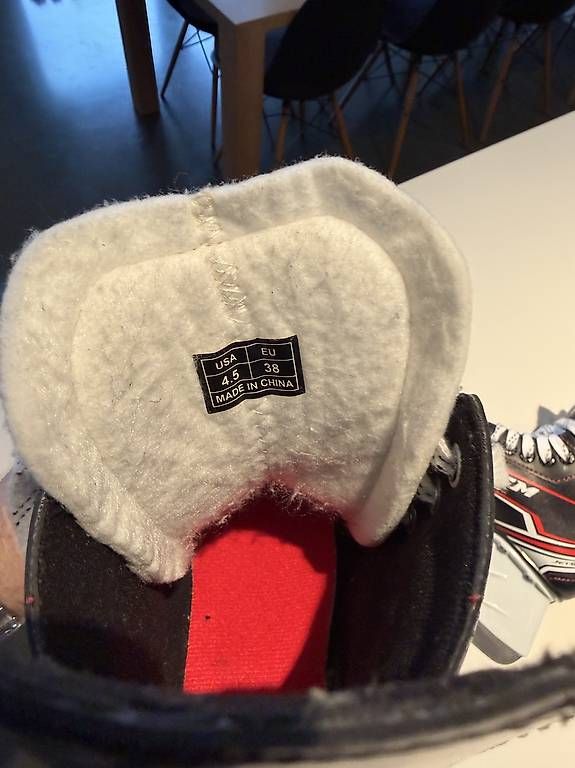Pattini da ghiaccio: Kinder Eishockey Schlittschuhe CCM Grösse EU 38 – Usato da Winterthur venduto da obivan 2