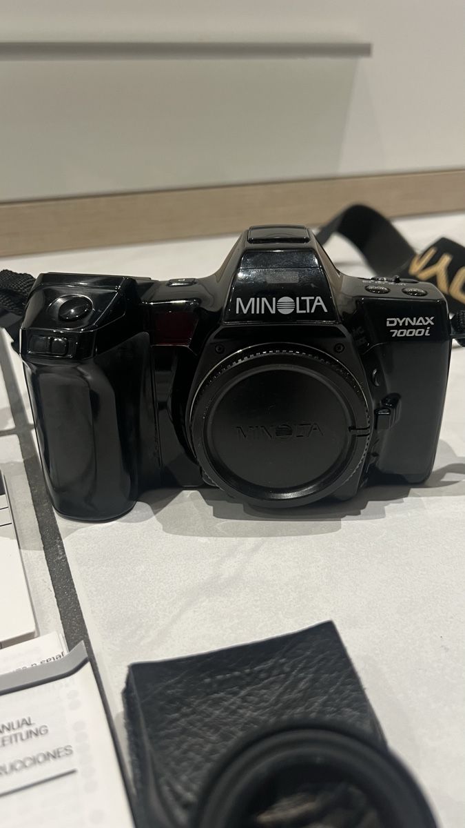Minolta Fotocamera: Minolta Dynax 7000i Analog Kamera + 2 Objektive – Usato da Unterkulm venduto da Sita013 1